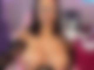 Live cam show with Mariah Exotic - Athletic Tease on dropp.cam