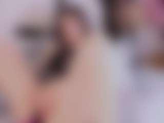 Live cam show with Elizabeth Adams - Blonde Hair on SpunkLive