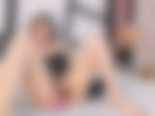 Live cam show with Elizabeth Adams - Shaved Pussy on SpankPalCams
