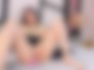 Live cam show with Elizabeth Adams - Skinny on Uber Horny