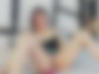 Live cam show with Elizabeth Adams - Drinking on Camsoda
