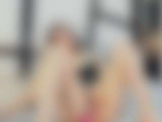 Live cam show with Elizabeth Adams - Public Mature on chickslive.net