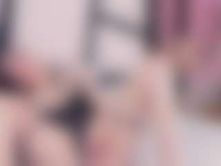 Live cam show with Elizabeth Adams - Skinny MILF on studioflirtlive.com
