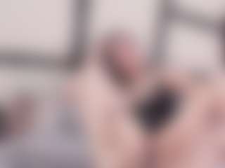 Live cam show with Elizabeth Adams - Blonde Hair Fetish on SpunkLive