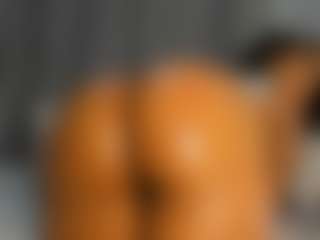 Live cam show with Hot-Mamacitah - Ebony HD on Camsoda