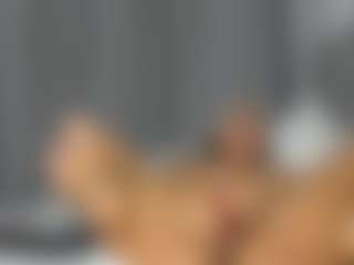 Live cam show with Hot-Mamacitah - Squirt Latina on Big Tits