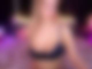Live cam show with LylaYeess - Horney on xfollow cams