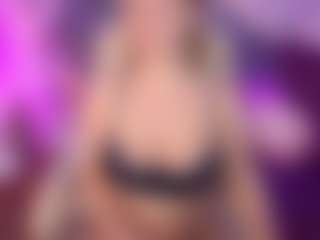 Live cam show with LylaYeess - Blonde Hair on CamClone
