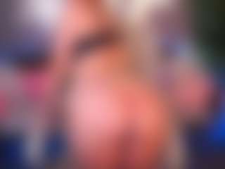 Live cam show with LylaYeess - Smoking on Livezox