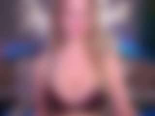 Live cam show with LylaYeess - Blonde Hair on Gym Cam Girls