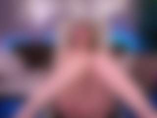 Live cam show with LylaYeess - Oil on Hubzter Live