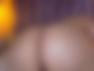 Live cam show with Alice Jones - Mature on Camsoda
