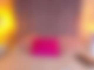 Live cam show with Alice Jones - Normal on Camsoda
