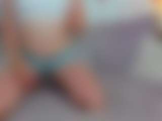 Live cam show with CreamyLissa - Dildo on Hubzter Live