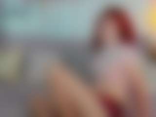 Live cam show with CreamyLissa - Shaved Pussy on Camiplay Live