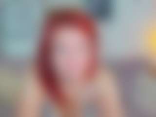 CreamyLissa MILF webcam performer live streaming