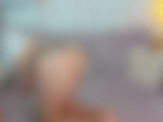 Live cam show with CreamyLissa - Petite MILF on SpunkLive