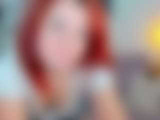 CreamyLissa MILF webcam performer live streaming