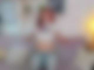 CreamyLissa MILF webcam performer live streaming
