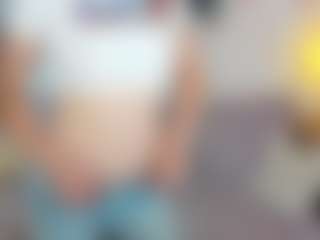 CreamyLissa MILF webcam performer live streaming
