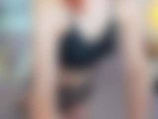 CreamyLissa MILF webcam performer live streaming