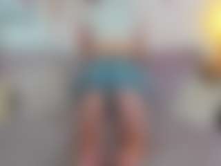 CreamyLissa MILF webcam performer live streaming