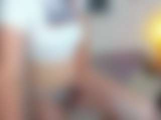 Live cam show with CreamyLissa - Bedroom on TeamSkeetLive