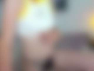 CreamyLissa MILF webcam performer live streaming