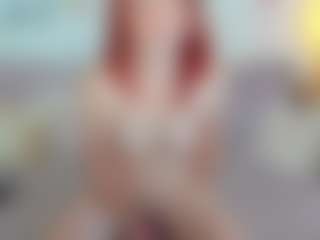 CreamyLissa MILF webcam performer live streaming