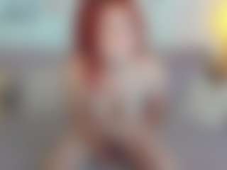 Live cam show with CreamyLissa - Petite MILF on madthumbs