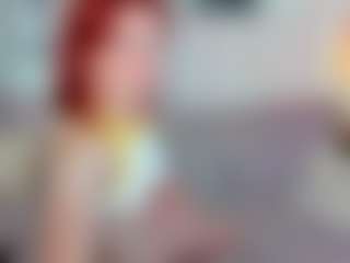 CreamyLissa MILF webcam performer live streaming