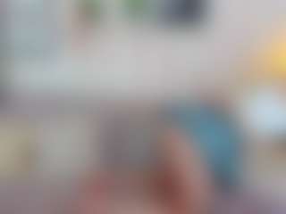 CreamyLissa MILF webcam performer live streaming