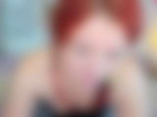 CreamyLissa MILF webcam performer live streaming