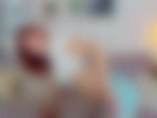 Live cam show with CreamyLissa - Bedroom on Camsoda