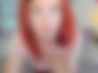 CreamyLissa MILF webcam performer live streaming