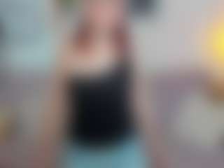 Live cam show with CreamyLissa - Red Hair Shaved Pussy on Uber Horny