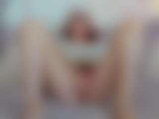 CreamyLissa MILF webcam performer live streaming