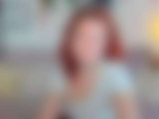 CreamyLissa MILF webcam performer live streaming
