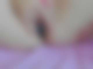 Live cam show with CreamyLissa - Red Hair Fetish on friskycurves.com