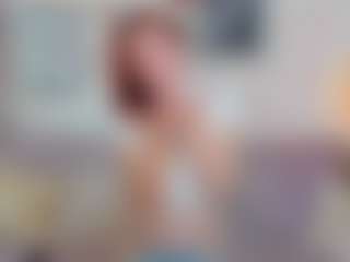 Live cam show with CreamyLissa - Lovense on live18s.com