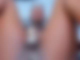 Live cam show with Coco-Kiiss - Athletic on Latina Girls