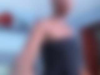 Live cam show with Coco-Kiiss - Shaved on TastyBlacksLive