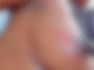 Live cam show with Coco-Kiiss - Ebony Small Tits on Gym Cam Girls