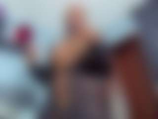 Live cam show with Coco-Kiiss - Nipple Piercings on Livezox