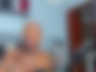 Live cam show with Coco-Kiiss - Athletic Ebony on Camsoda Late Night