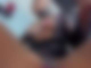 Live cam show with Coco-Kiiss - Athletic Ebony on AdultVida.com