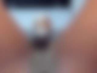 Live cam show with Coco-Kiiss - Athletic Ebony on Strip Flash - Live Sex Shows