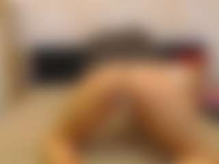 Live cam show with MileyCoxy - Bikini on dropp.cam