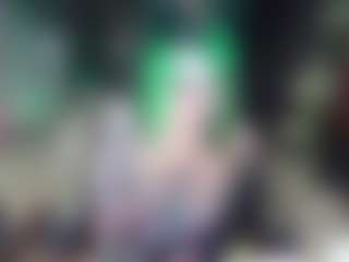 Live cam show with Sallylynn - Shaved Pussy Latina on Strip Flash - Live Sex Shows