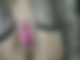 Live cam show with BonnieBotox - Dildo on TeamSkeetLive